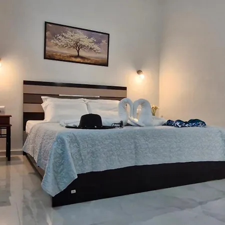 La Maison De Christine -adults Only